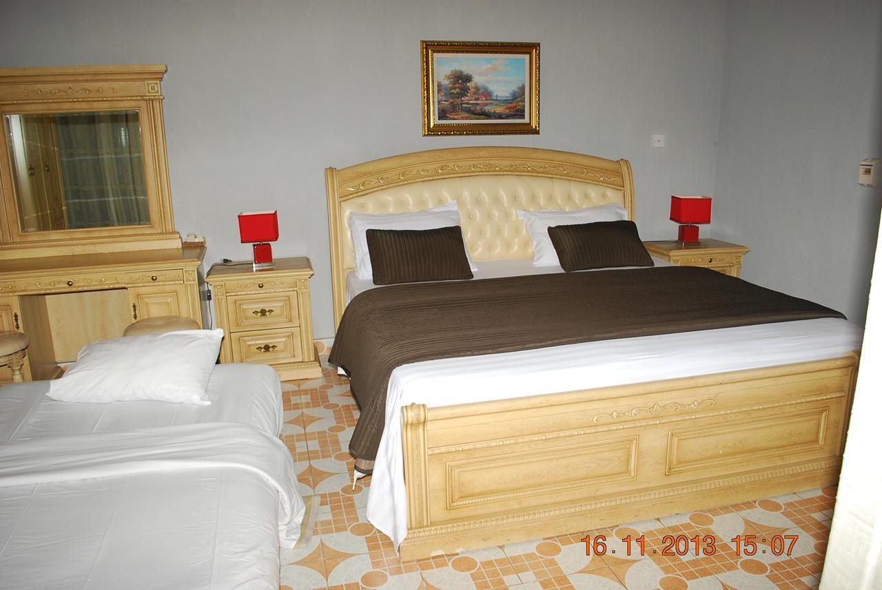 Hotel Vivi Palace Matadi Exterior photo