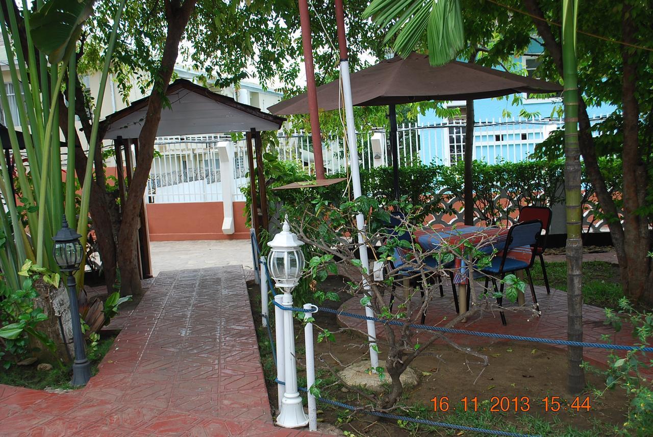 Hotel Vivi Palace Matadi Exterior photo