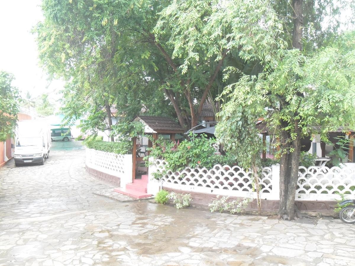 Hotel Vivi Palace Matadi Exterior photo