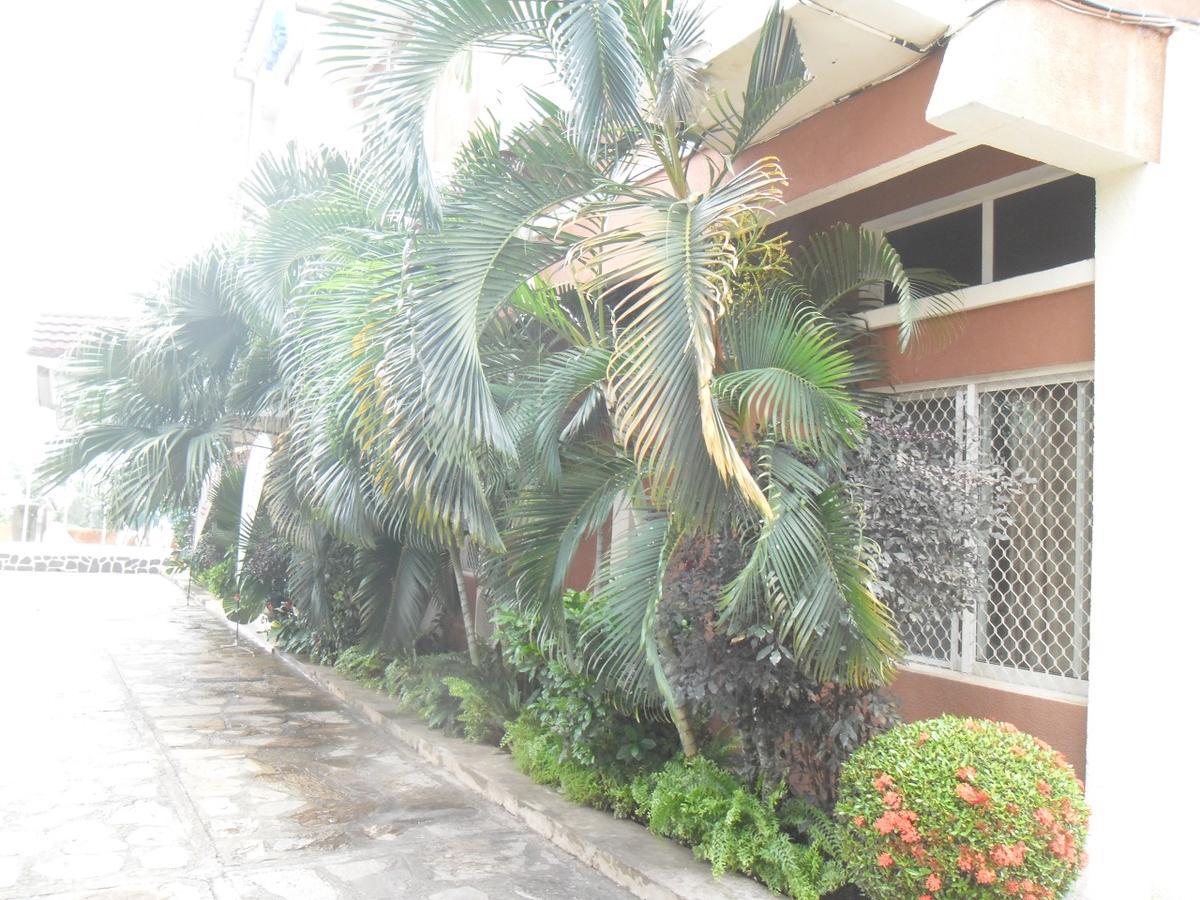 Hotel Vivi Palace Matadi Exterior photo