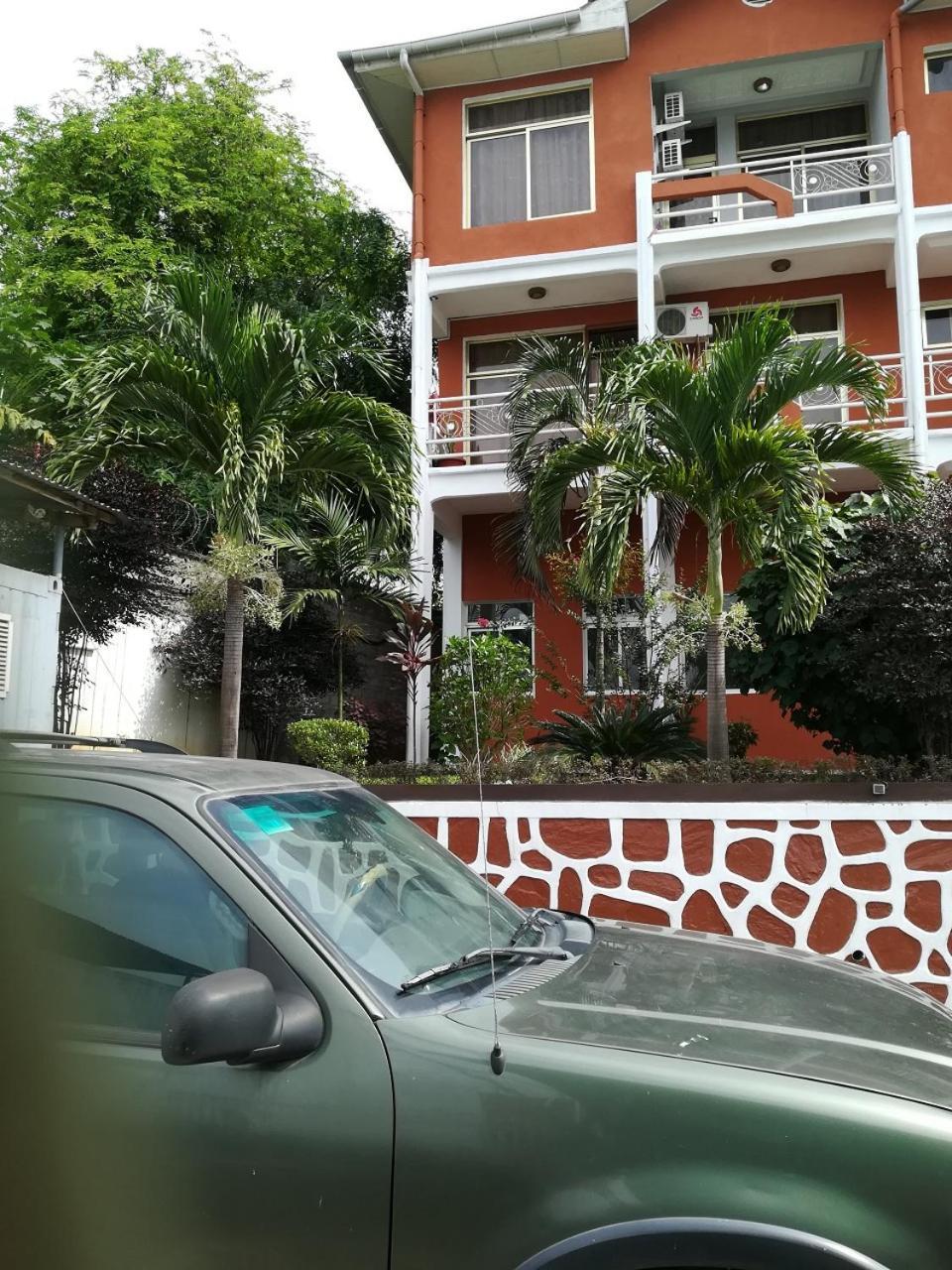 Hotel Vivi Palace Matadi Exterior photo
